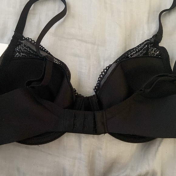 Chantelle Erika Lace Plunge Lightweight Bra NWT - Picture 5 of 9